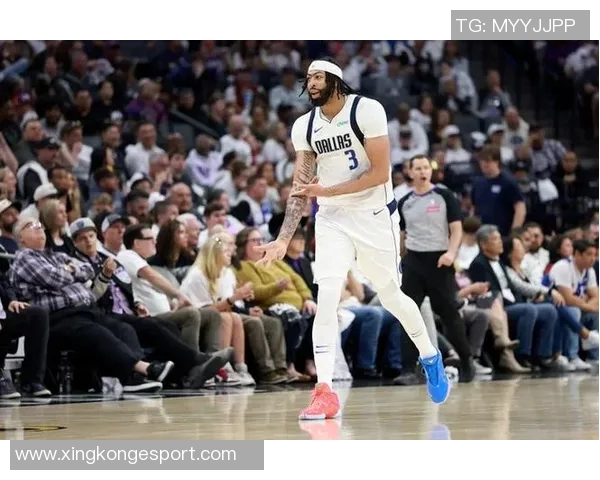 浓眉因腿部伤势缺席周日对活塞比赛球队面临严峻考验 浓眉因腿部伤势缺席周日对活塞比赛球队面临严峻考验