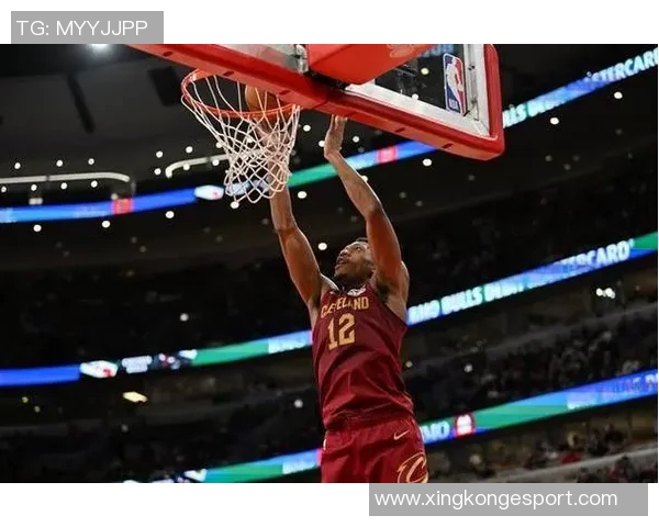 亨特上半场表现出色6投5中轻松斩获12分6篮板1助攻1抢断