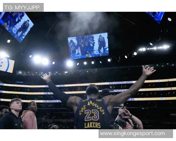 詹姆斯复出后展现顶级发牌能力场均10助攻仅15次失误引发热议 詹姆斯复出后展现顶级发牌能力场均10助攻仅15次失误引发热议