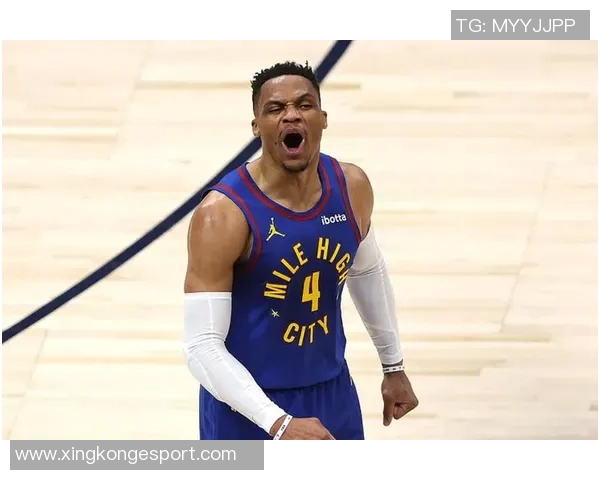 威少为爱犬庆生十一岁依然活力四射你是我心中的真正MVP 威少为爱犬庆生十一岁依然活力四射你是我心中的真正MVP