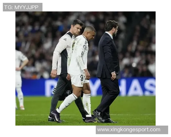 姆巴佩脚踝受伤后仍坚持为国家队出战再度扭伤引发关注 姆巴佩脚踝受伤后仍坚持为国家队出战再度扭伤引发关注