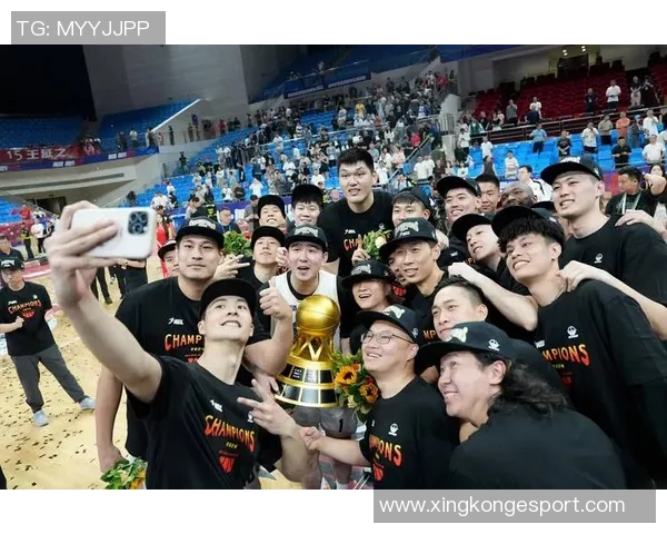 热烈欢迎张祖铭和曲虹霖加盟香港金牛团队共创辉煌未来