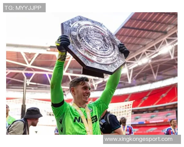 约翰逊谈选择水晶宫渴望争夺更多奖杯的原因分析 约翰逊谈选择水晶宫渴望争夺更多奖杯的原因分析